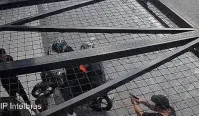 Vídeo: homem é agredido e colocado no porta-malas de falsa viatura em SP