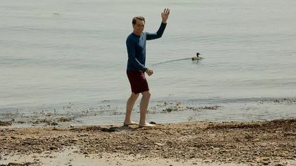 Trois raisons pour se plonger dans la série "Widow's Bay" qui a raflé une pluie de récompenses méritées aux Emmy Awards 2026