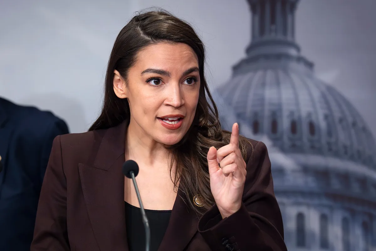 Ocasio-Cortez narra el proceso para congelar sus óvulos mientras se especula sobre su posible candidatura presidencial en 2028