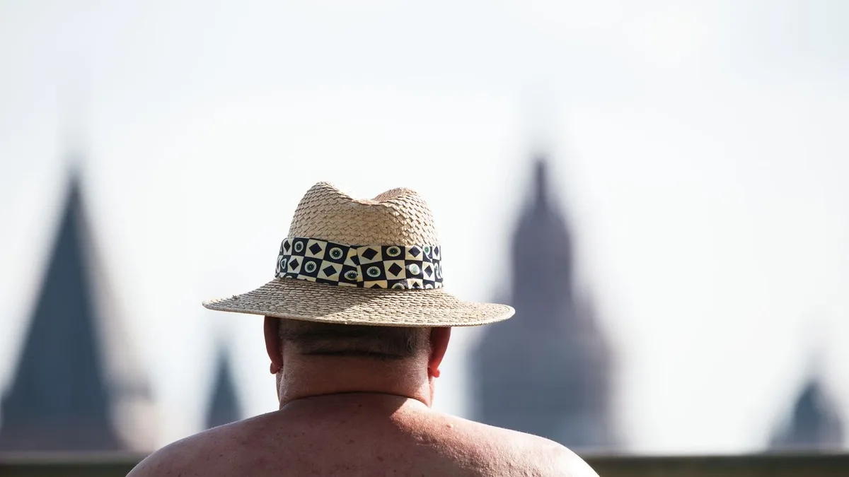 Wann es Ärger gibt: Kleiderfrage im Dom - wie viel Sommermode ist zu viel?
