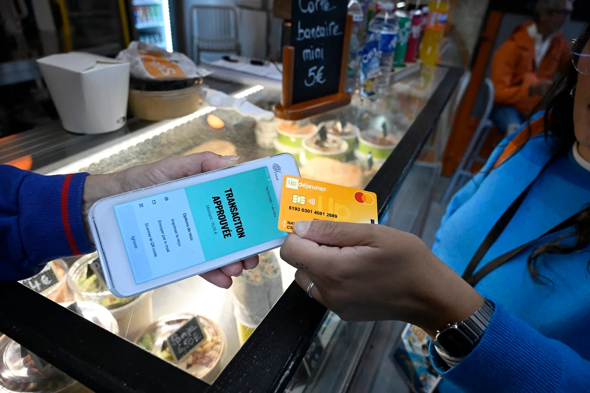 Tickets-restaurant : pour éteindre l’incendie social, des députés de la majorité jouent avec des allumettes