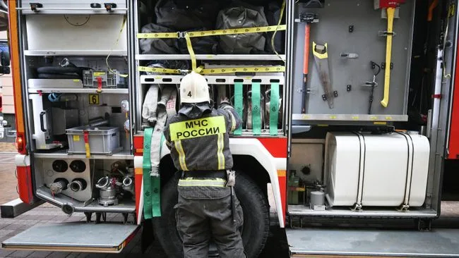 В Новокузнецке потушили горевший на площади 700 "квадратов" склад