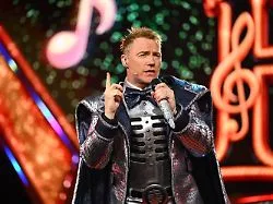 Jury erkennt ihn trotzdem nicht: Popstar singt bei "Masked Singer" seinen eigenen Hit