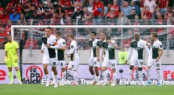 Dortmund estreia-se com vitória, Elversberg faz história