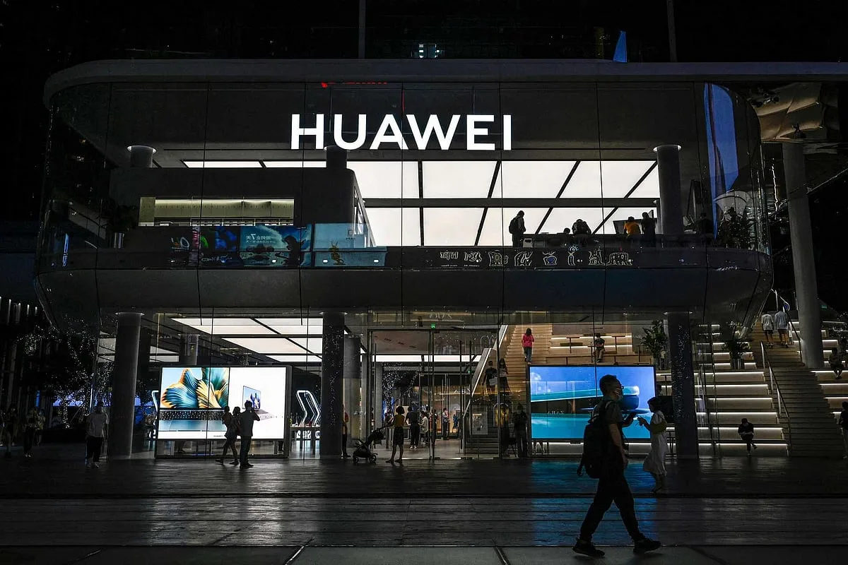 Lucros da Huawei baixam 35,9% até junho para 3,1 mil milhões