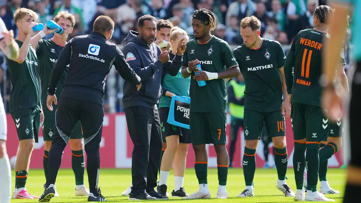 Der Verein hält es geheim - Werder-Star plaudert Mega-Vertrag aus