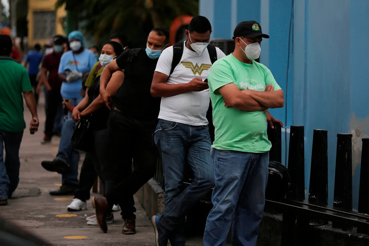 Hondureños tienen más de 840 horas sin recibir atención médica