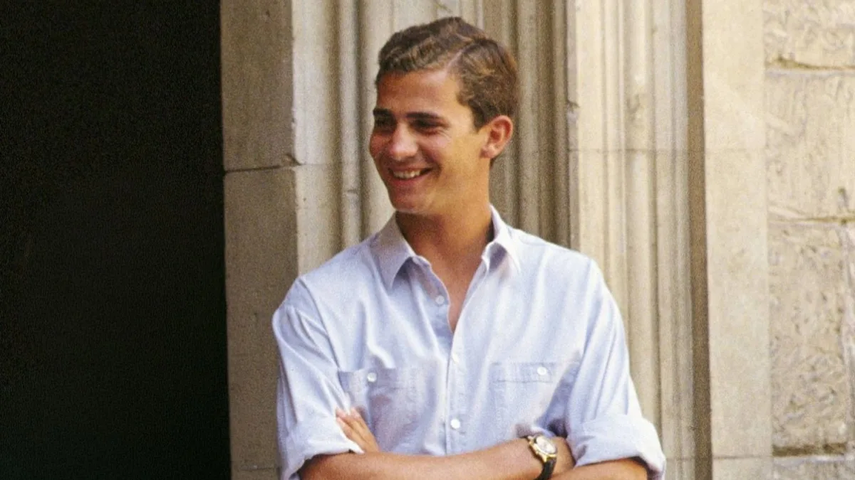 Los looks de verano de Felipe VI en su juventud que explican por qué es el rey mejor vestido de Europa