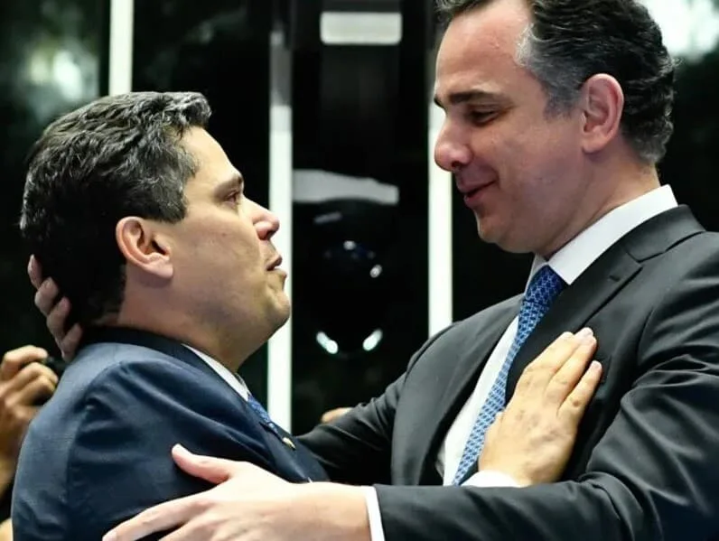 Alcolumbre indica Pacheco ao TCU e acelera votação no Senado