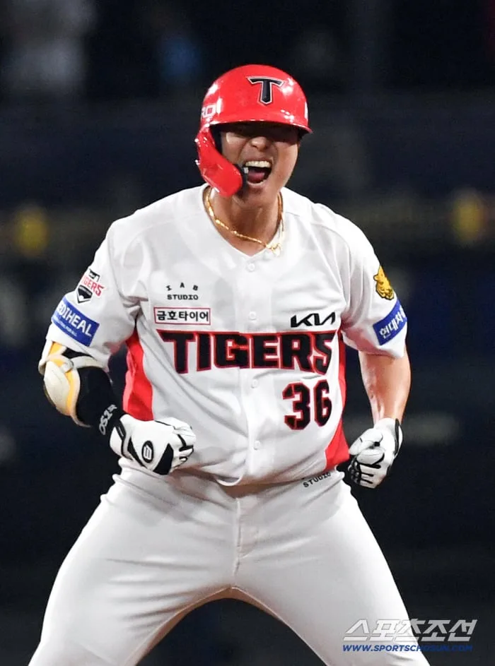 '이틀 전 악몽을 그대로 되갚았다' 9회말 2사 만루 대타 이호연, KBO 최초 끝내기 만루포 폭발...KIA의 극적인 복수극