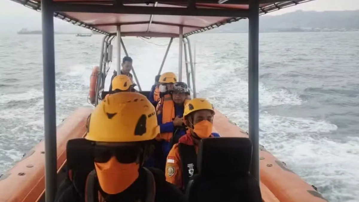 Acidente com balsa deixa 6 mortos e 130 desaparecidos no Mar de Java na Indonésia