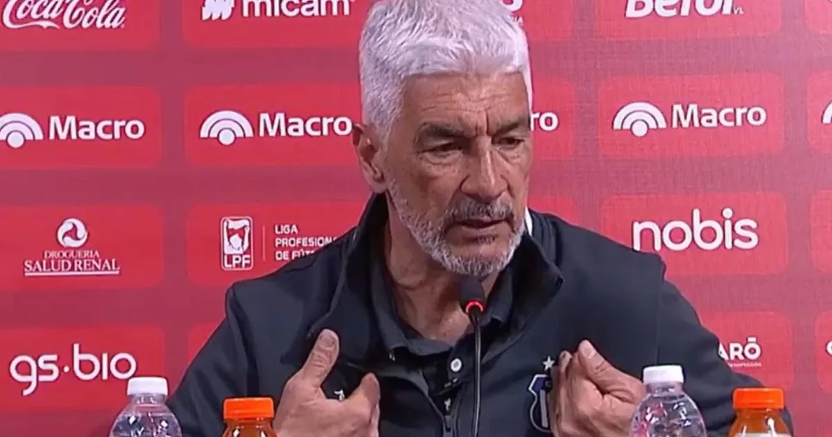 De Felippe, filoso contra el arbitraje en la caída ante Instituto: "Herrera es un crack"