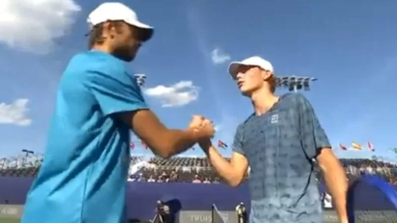 Hewitt advances to the round of 32