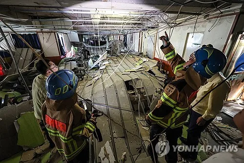 대구 상가 천장마감재 붕괴사고 원인 규명 본격화…합동 감식