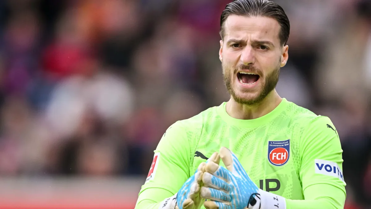 Fußball-Transferticker: BVB verleiht Bundesliga-erfahrenen Torwart