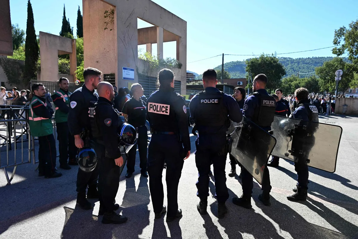 A Aubagne, un principal de collège et une enseignante blessés par un tir de fusil de chasse, un jeune interpellé : ce que l’on sait