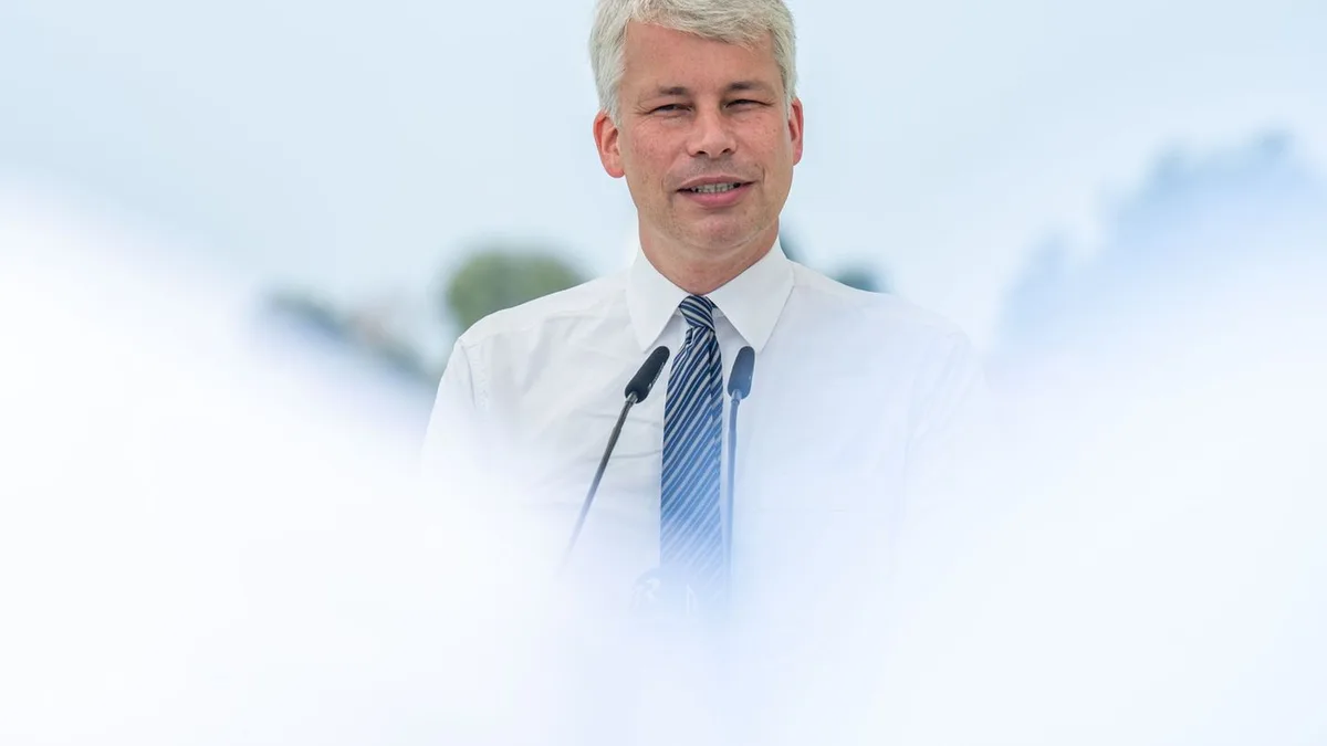 Millionenprojekt: Bilger und BASF-Chef Kamieth bei Ausbau von Verkehrsterminal