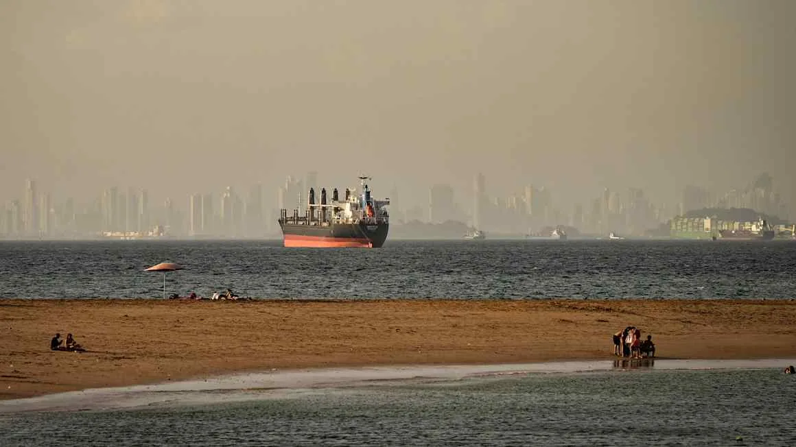 War and climate change drive surge in cost of shipping through global chokepoints