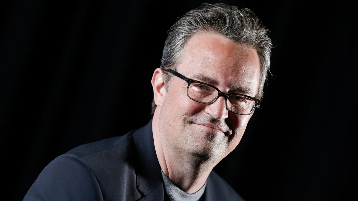 “Solo quiero ayudar a personas como yo, atrapadas en la adicción”: la frase de Matthew Perry que guía el trabajo de su familia