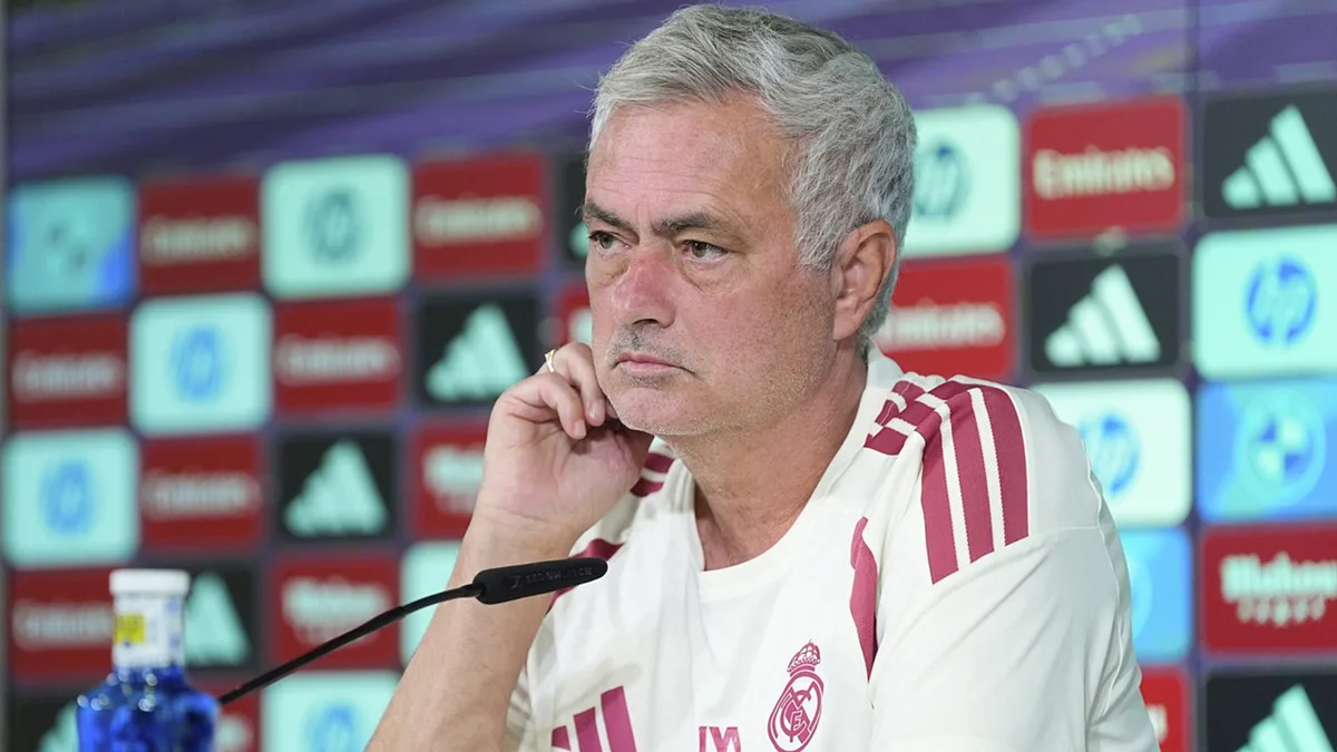 "Estou cansado". Mourinho pede folga aos jornalistas e pica rivais