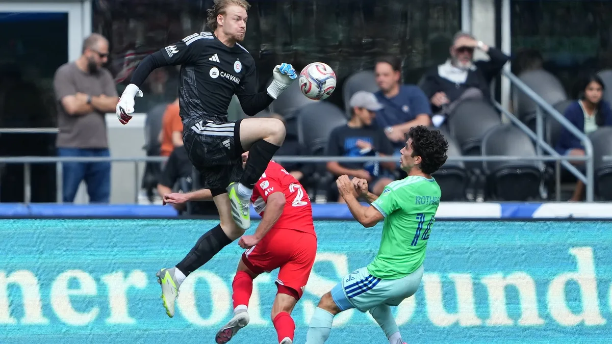 Fire's Haile-Selassie, Lewandowski score to spoil 2-goal debut of Sounders' Joveljić in 2-2 draw
