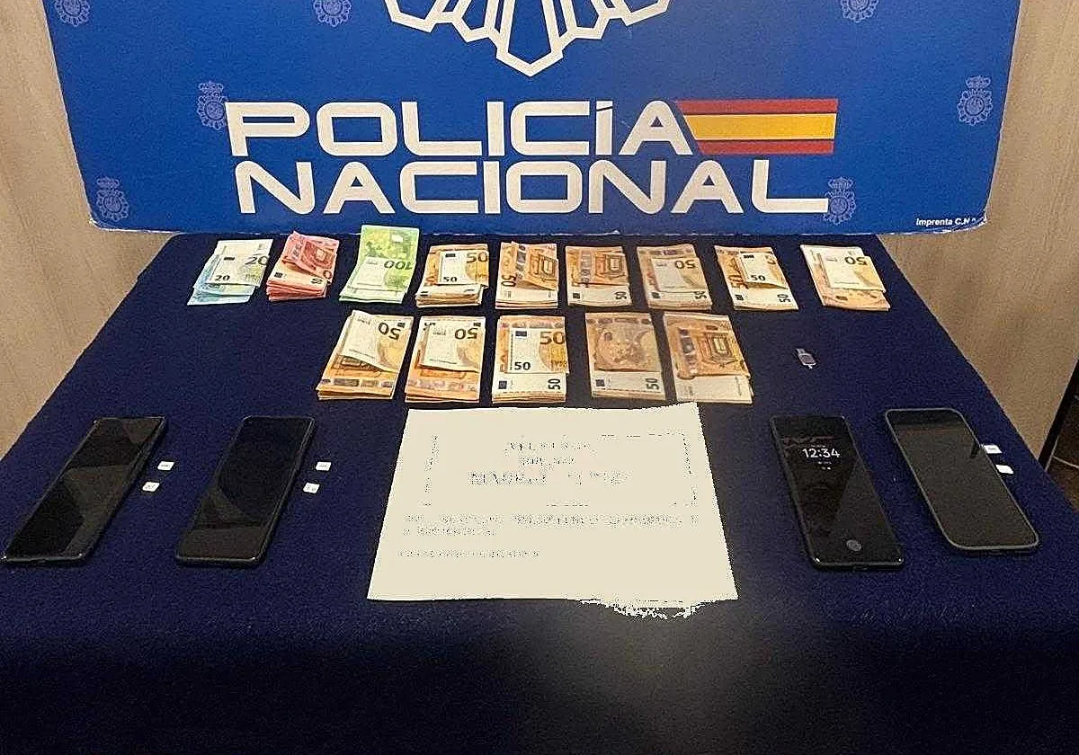 Placa, uniforme y subastas: un falso guardia civil estafa 135.000 euros a tres víctimas