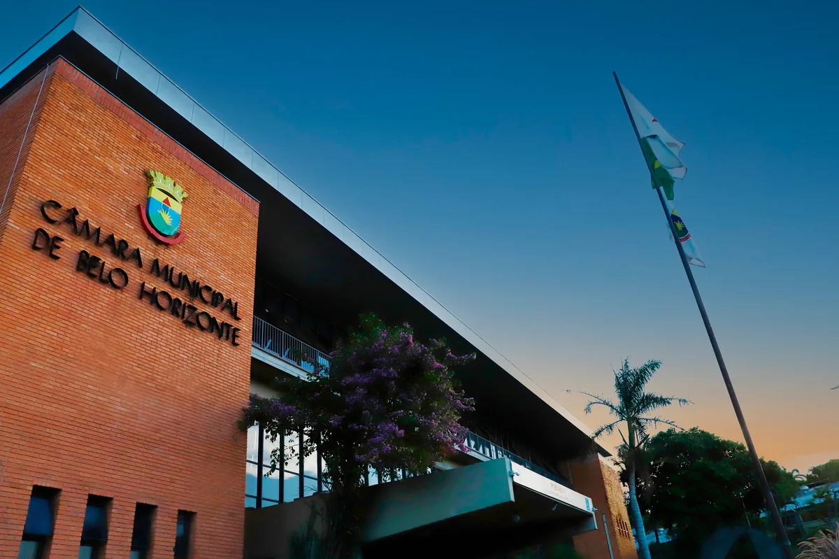 Câmara Municipal promulga lei que prevê multa para quem for pego com drogas em espaços públicos