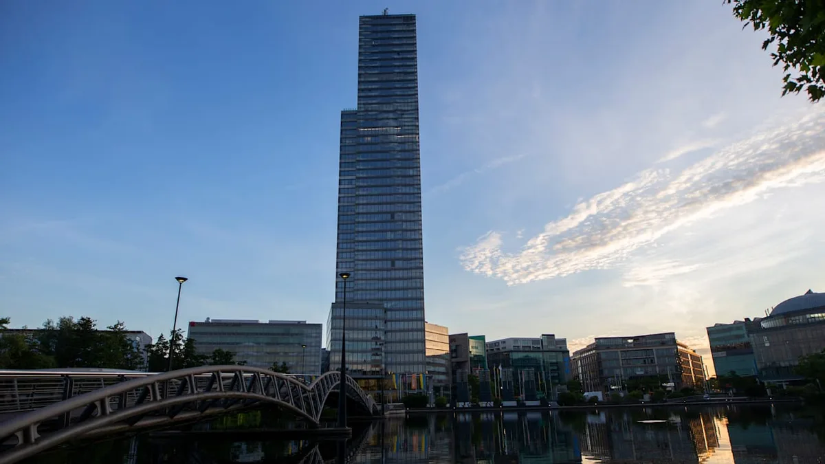 Großprojekte betroffen - Deutscher Bau-Gigant meldet Insolvenz an