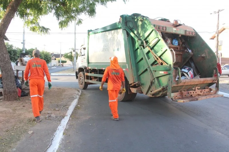 Justiça determina distância de 50 metros e proíbe bloqueio de caminhões de lixo em Cuiabá