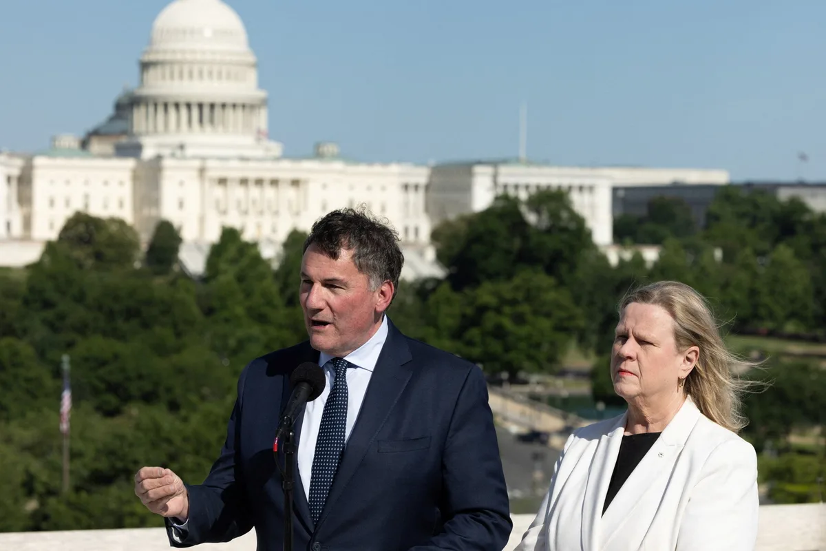 Canadian negotiators to remain in Washington ahead of deadline to reach trade deal