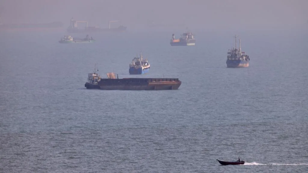 Irã diz agir em ‘legítima defesa’ e amplia tensão com ataques a alvos americanos no Golfo