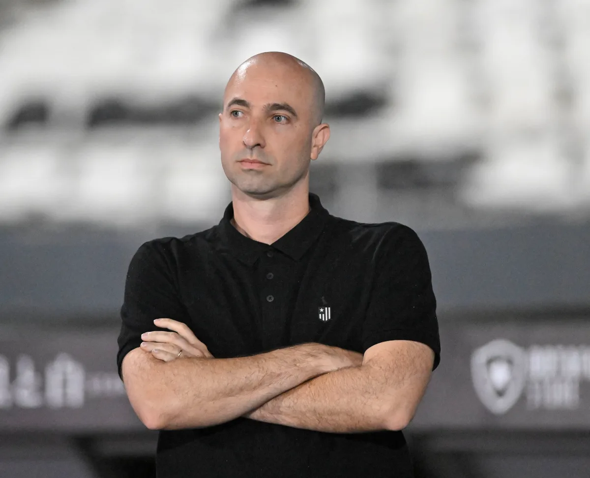 Bellão é mais um treinador que ganha chance no Botafogo no início de carreira; veja lista