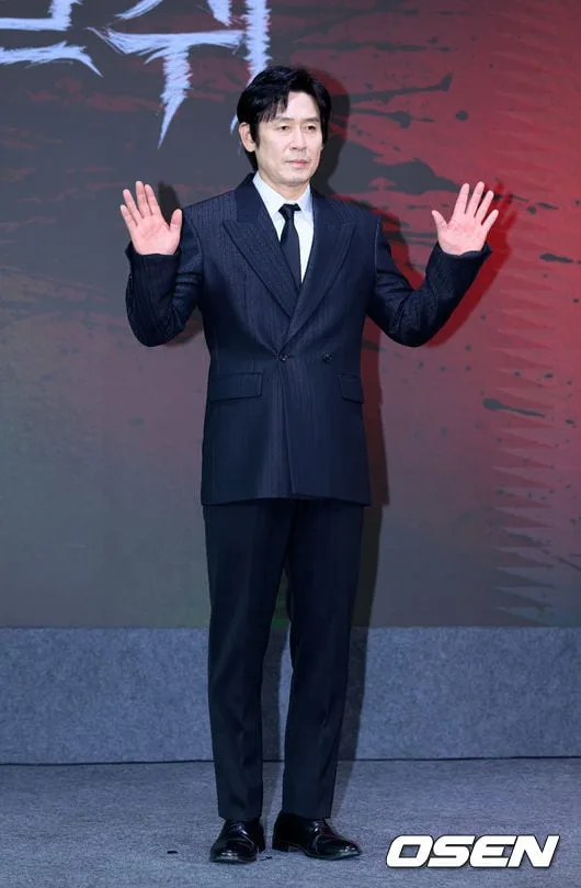 [사진]설경구,'두 손 활짝'