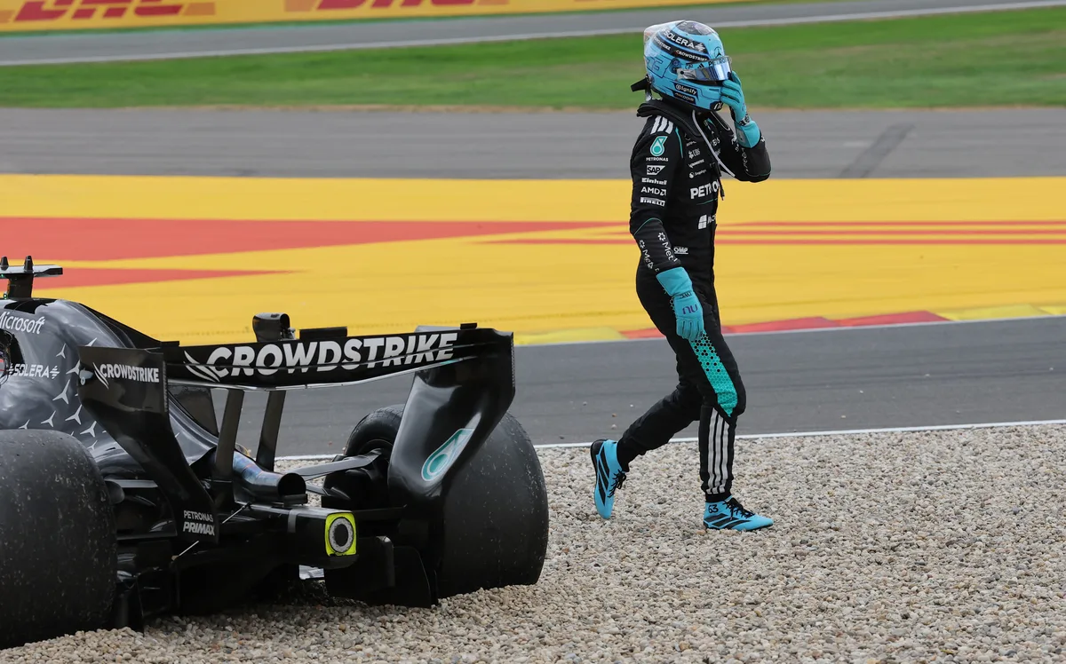Russell perde protagonismo e fecha 1º semestre da F1 2026 em baixa