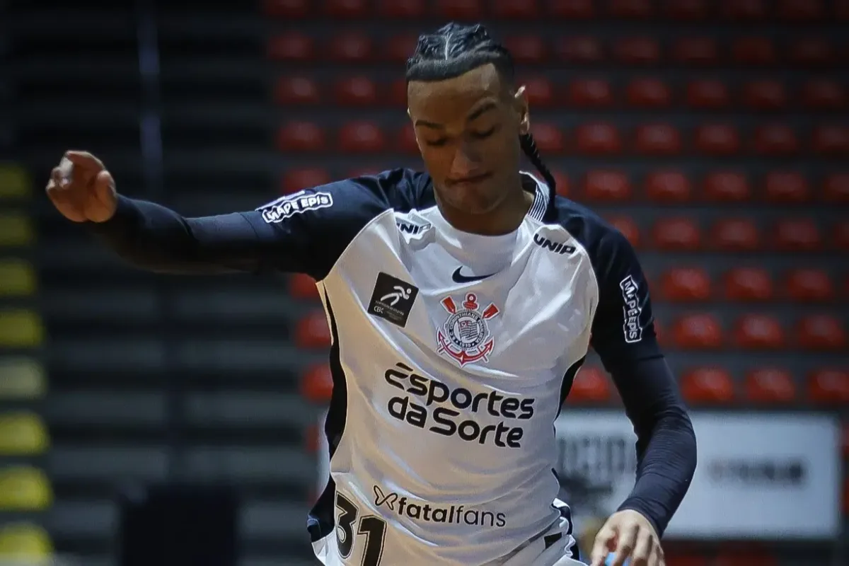 Conheça joia do futsal do Corinthians testada no campo a pedido de Diniz