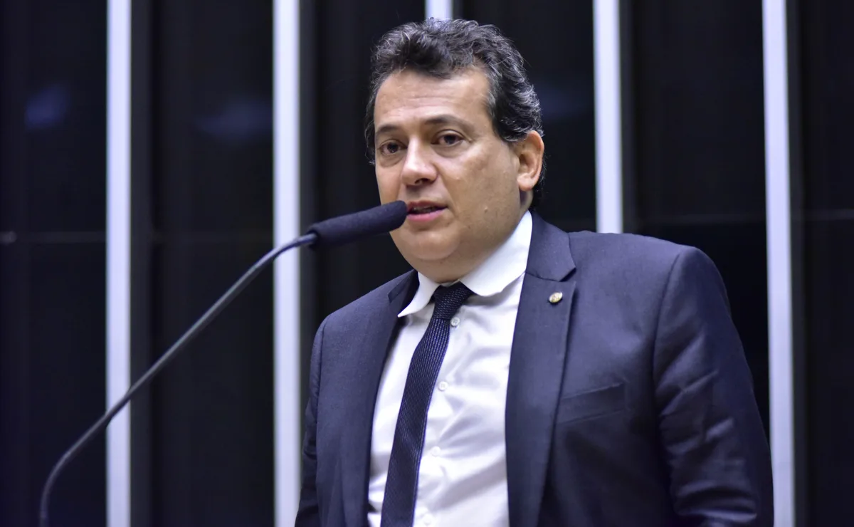 Quem é Ricardo Abrão? Deputado alvo da PF em operação contra compra de votos foi presidente da Beija-Flor