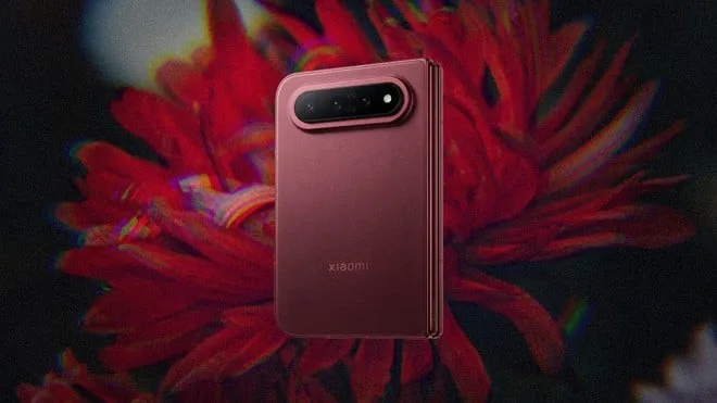 Xiaomi 18 Fold é vazado em vídeo e foto nas mãos do CEO da empresa na China