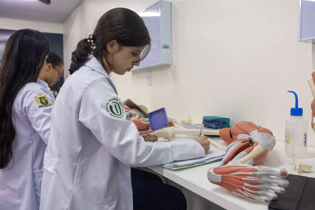 Dona da Estácio incorpora Afya e cria gigante do ensino médico no país