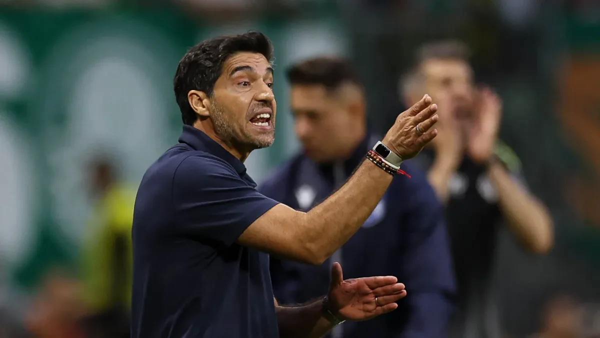 Organizada do Palmeiras pede a saída de Abel Ferreira após empate contra o Internacional