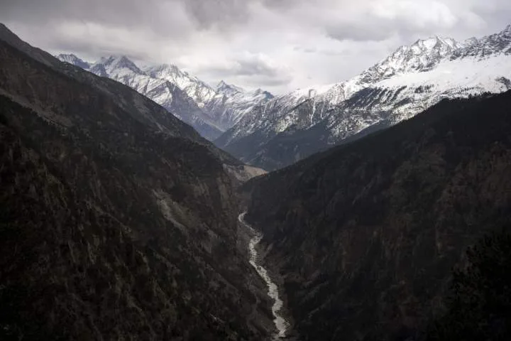 How a collapsing glacier may have caused the catastrophic Nepal floods