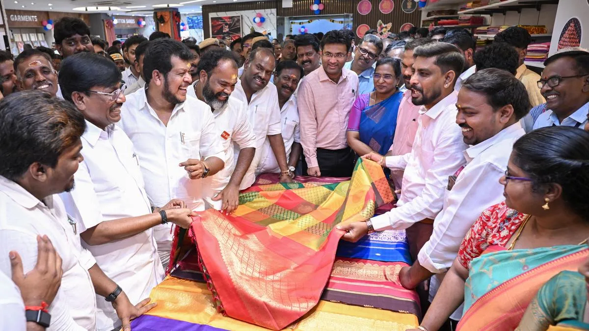 Ministers inaugurate new Cooptex showroom at Sellur