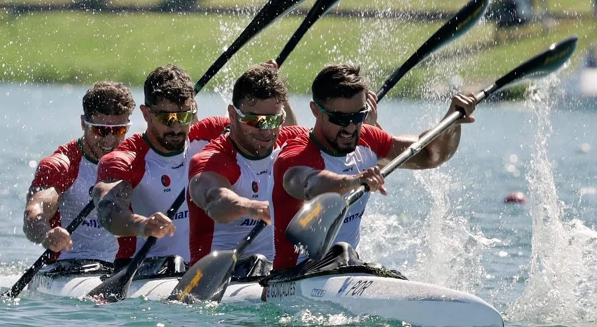 Campeões em título avançam para as meias-finais do K4 500 nos campeonatos do Mundo de Canoagem