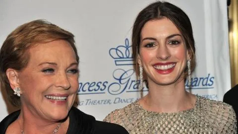 Anne Hathaway rompe su silencio tras la decisión de Julie Andrews de no regresar en 'Princesa por sorpresa 3'