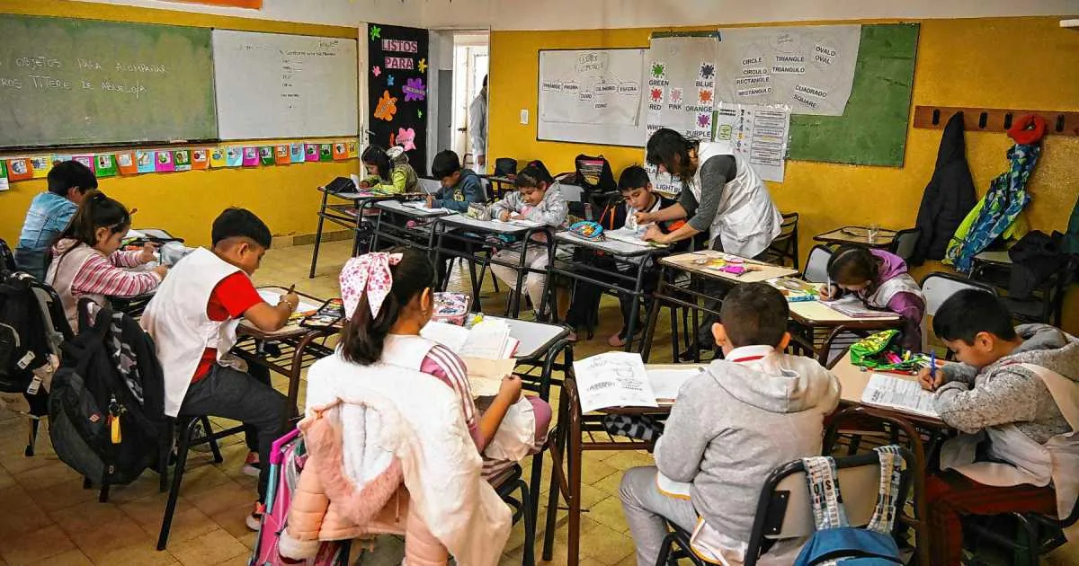 Los docentes percibirán la suba salarial de agosto y Educación comunicó las nuevas grillas a Trabajo
