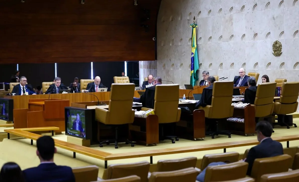 STF fecha Praça dos Três Poderes e limita acesso ao plenário para julgar relatório da PF