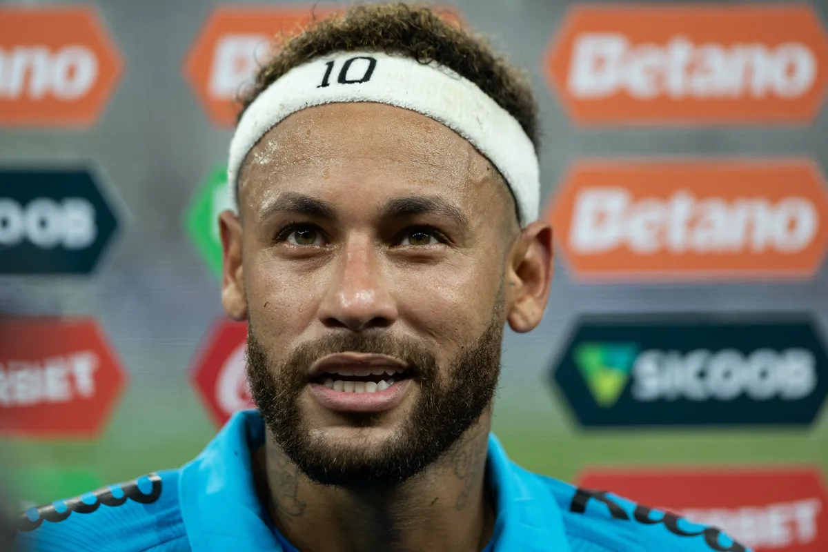 Neymar diz que teve febre antes de decidir clássico no Santos, e Gabigol brinca: "Pega mais gripe"