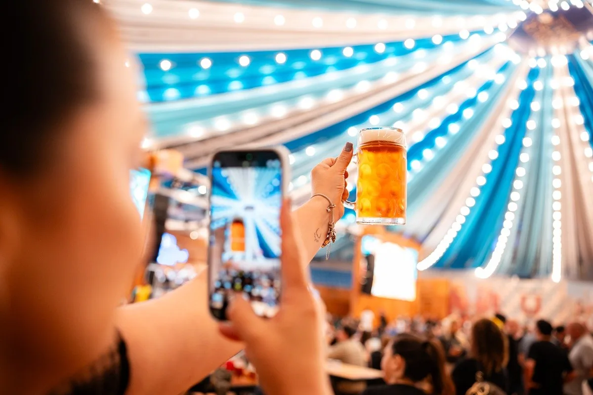 Oktoberfest Blumenau bate recorde histórico de público em um único dia; veja detalhes da festa