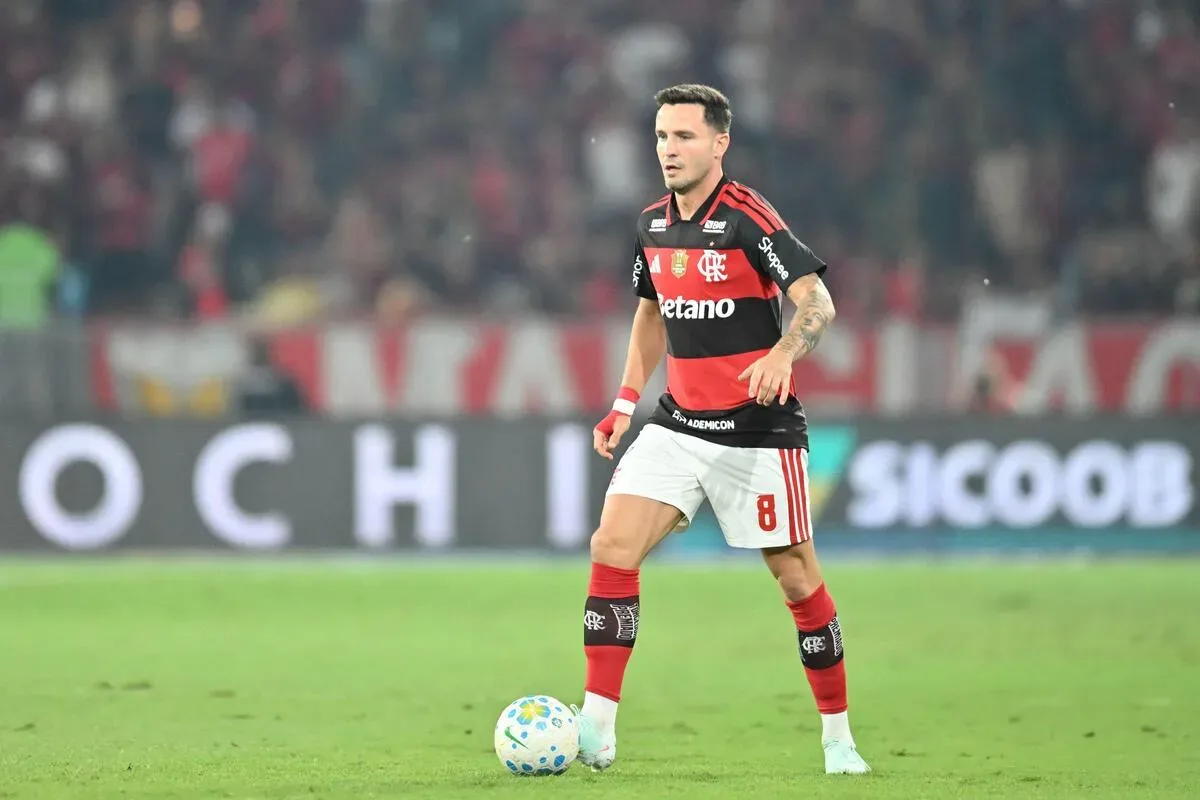 Saúl desabafa sobre espaço no Flamengo e admite saída: ‘Se não estou jogando, vou embora’