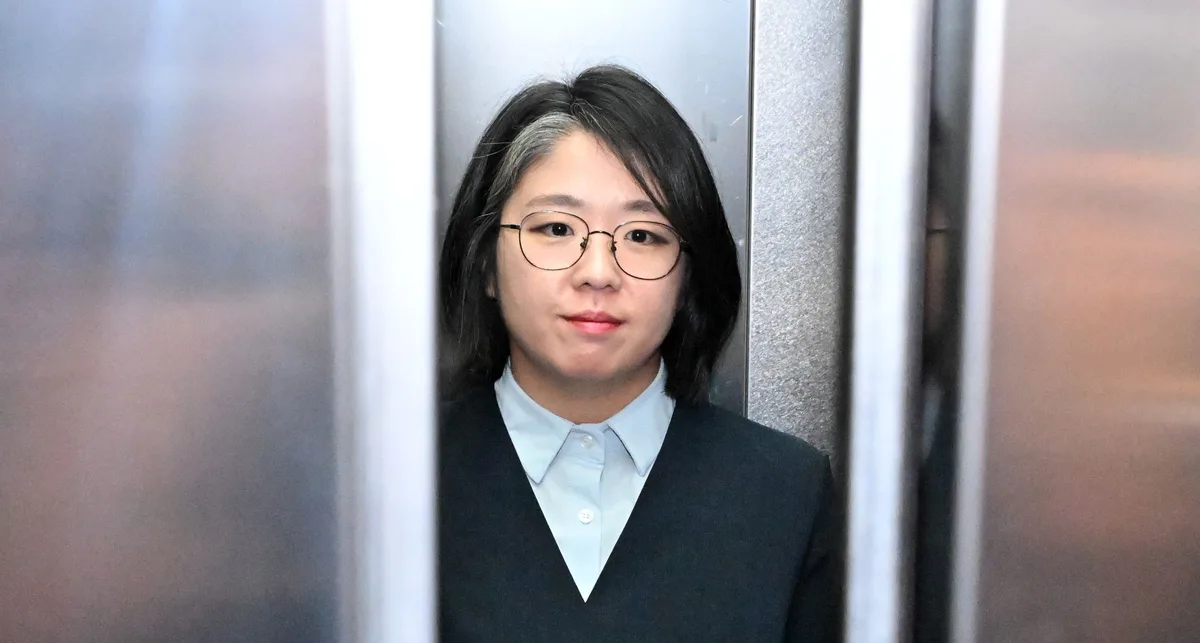 [단독] 창당 때부터 ‘용혜인 부부당’... 남편 사무총장 앉혀, 월급 300만원