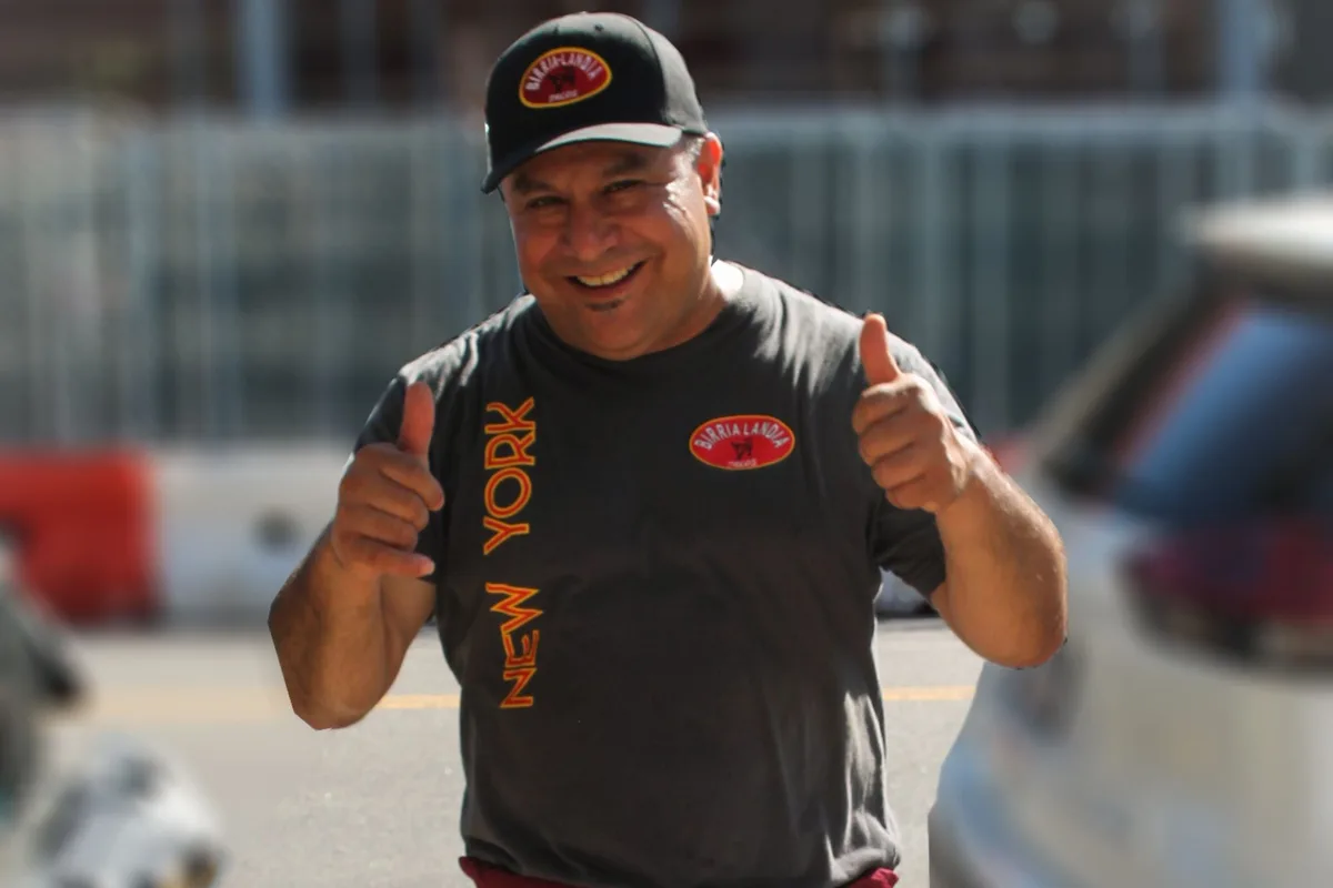 Tiene un food truck en Nueva York y cuenta los secretos de una buena birria: “Pasé 20 años trabajando en cocinas”